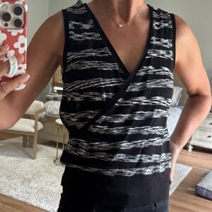 White House Black Market black & white sleeveless crossover top. Size M.